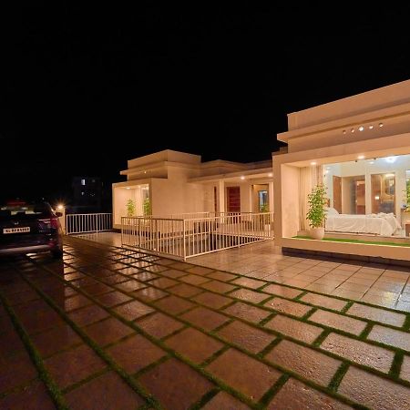 Glen Castle Vagamon Pool Resort By Voye Homes Esterno foto