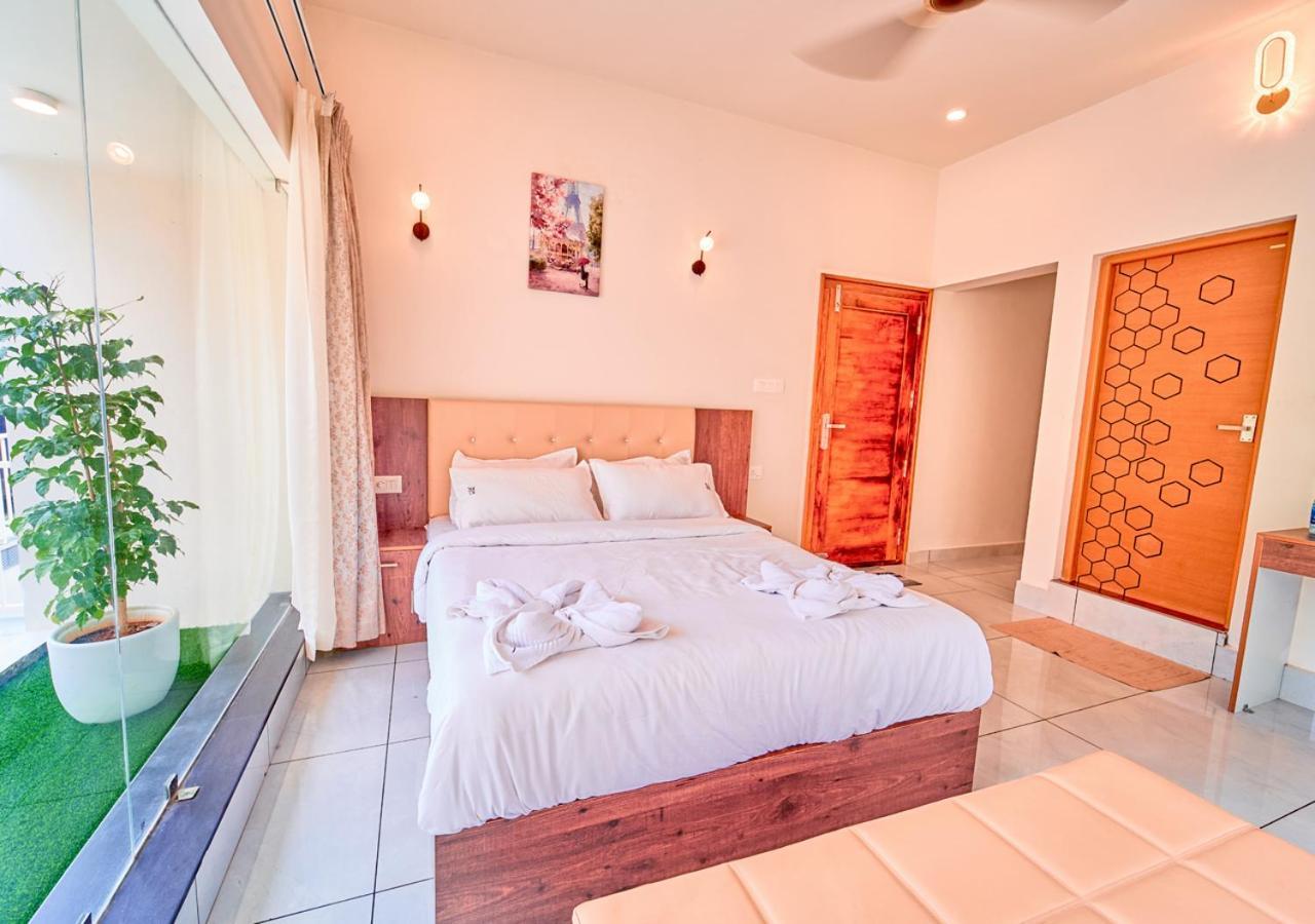 Glen Castle Vagamon Pool Resort By Voye Homes Esterno foto