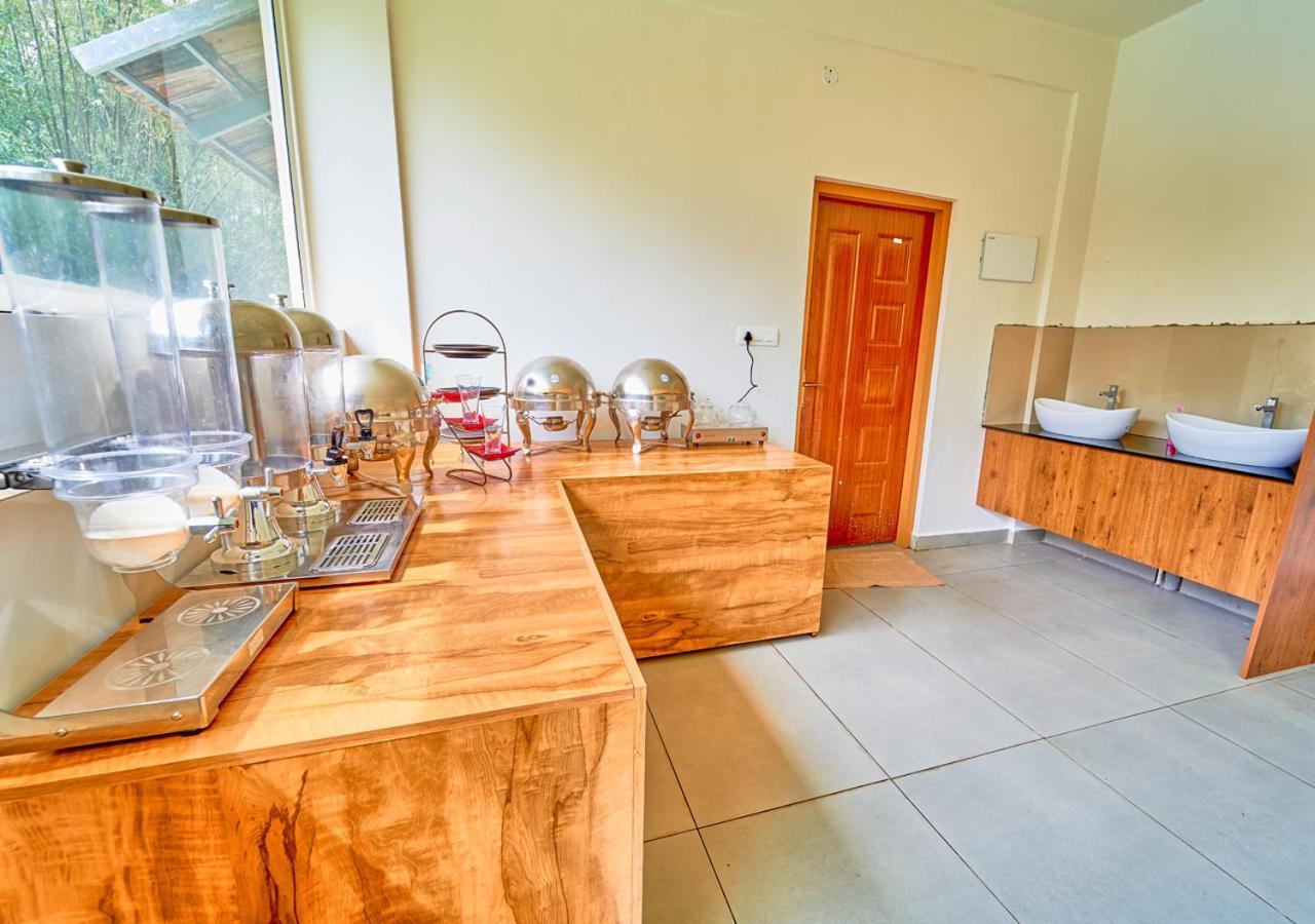 Glen Castle Vagamon Pool Resort By Voye Homes Esterno foto