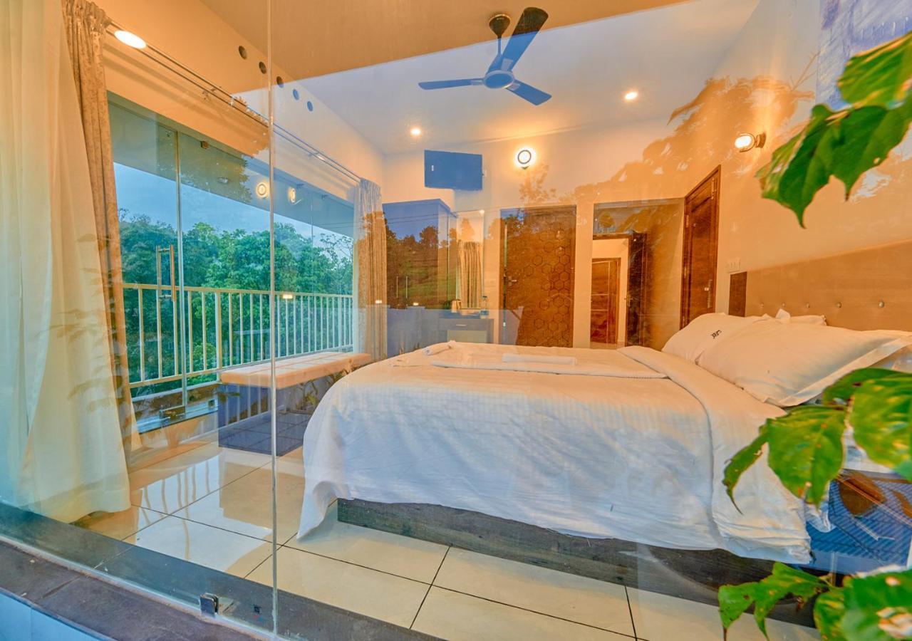 Glen Castle Vagamon Pool Resort By Voye Homes Esterno foto