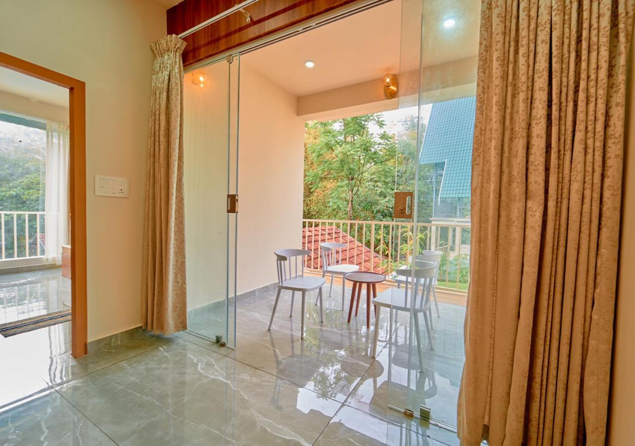 Glen Castle Vagamon Pool Resort By Voye Homes Esterno foto