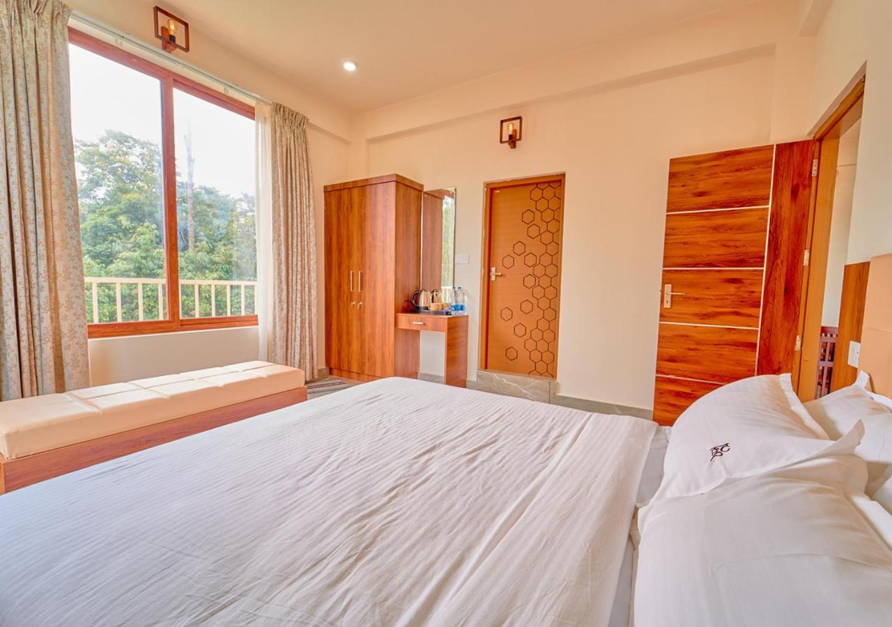 Glen Castle Vagamon Pool Resort By Voye Homes Esterno foto