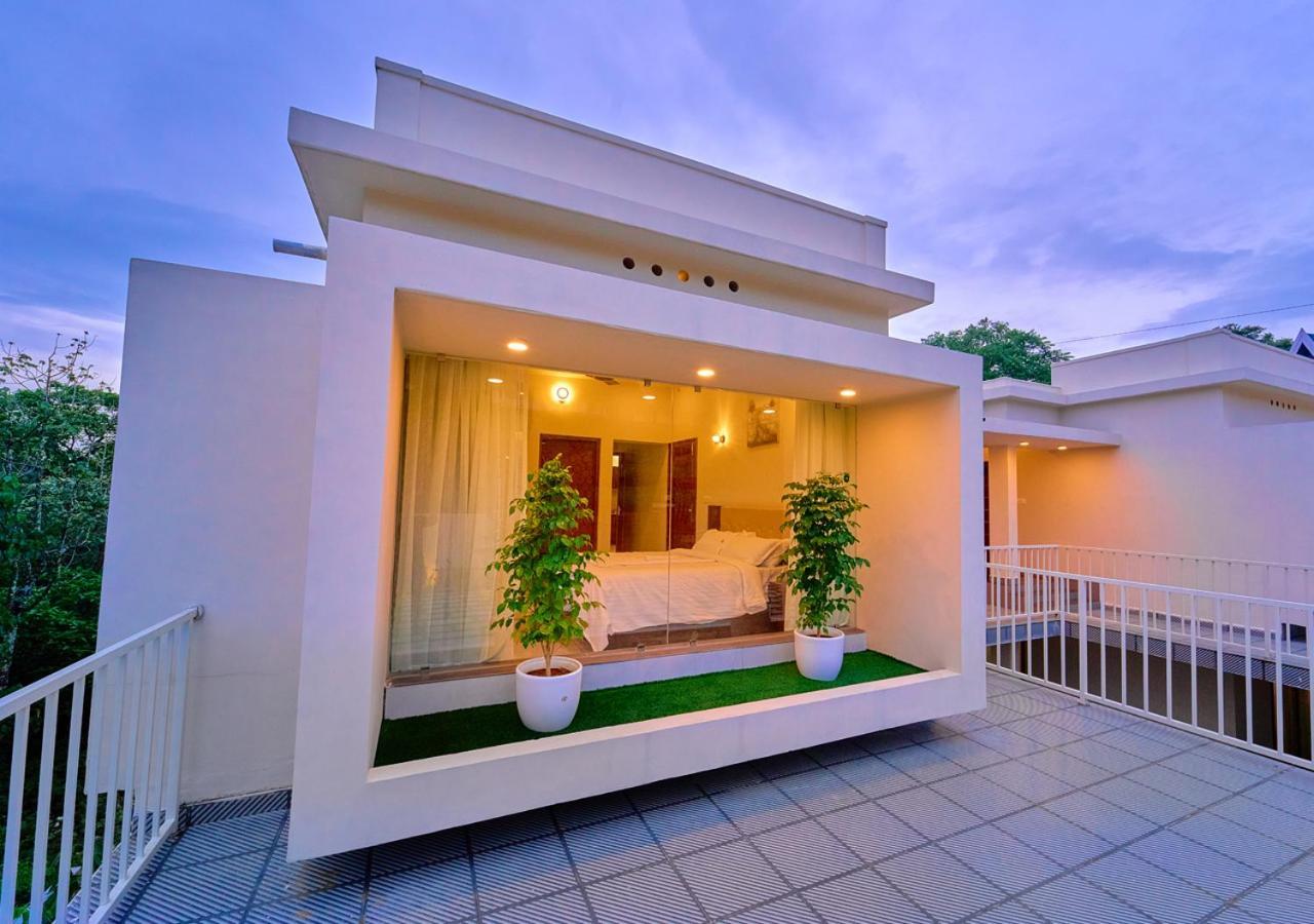 Glen Castle Vagamon Pool Resort By Voye Homes Esterno foto