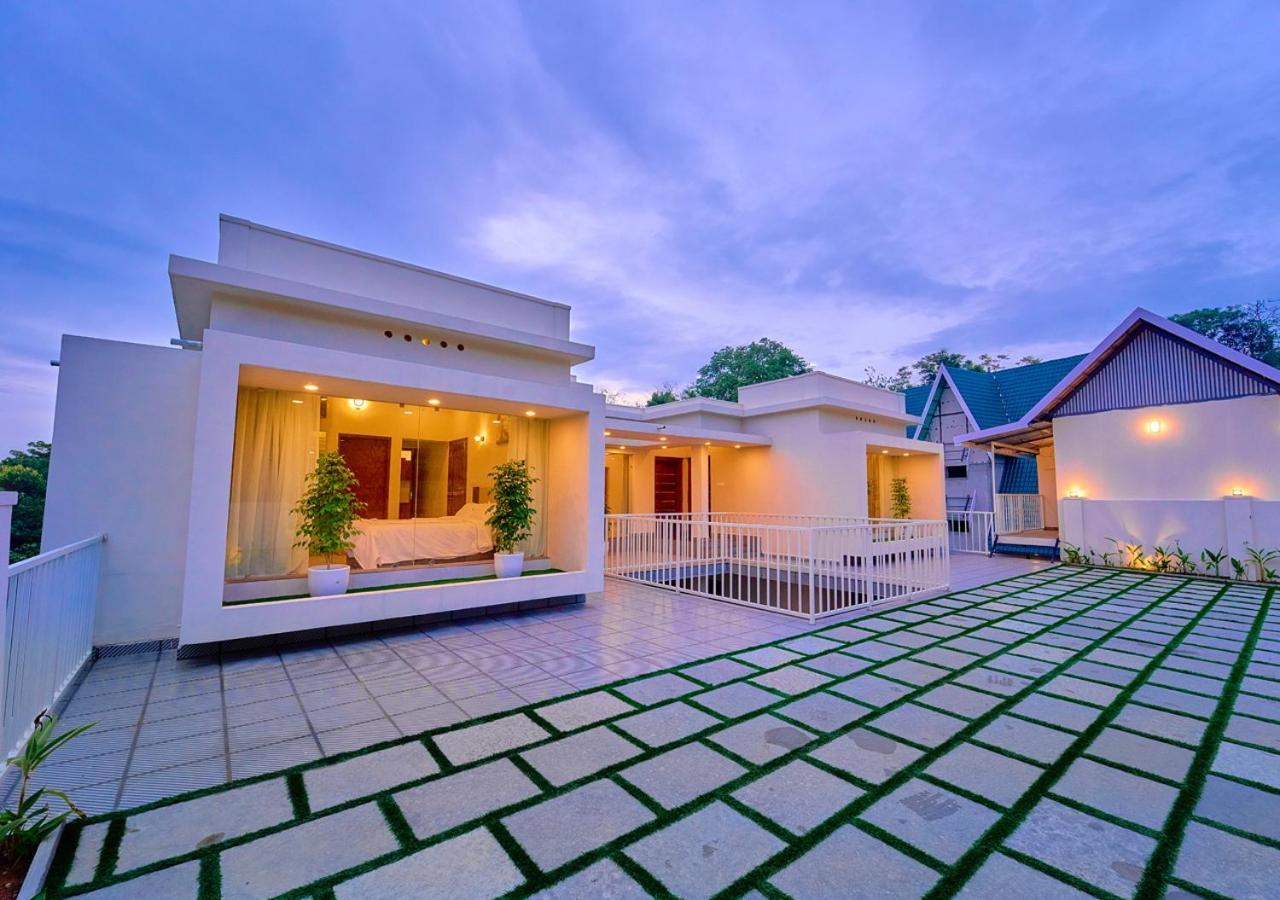 Glen Castle Vagamon Pool Resort By Voye Homes Esterno foto