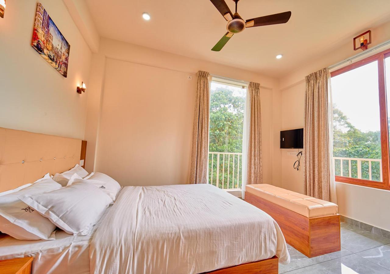 Glen Castle Vagamon Pool Resort By Voye Homes Esterno foto