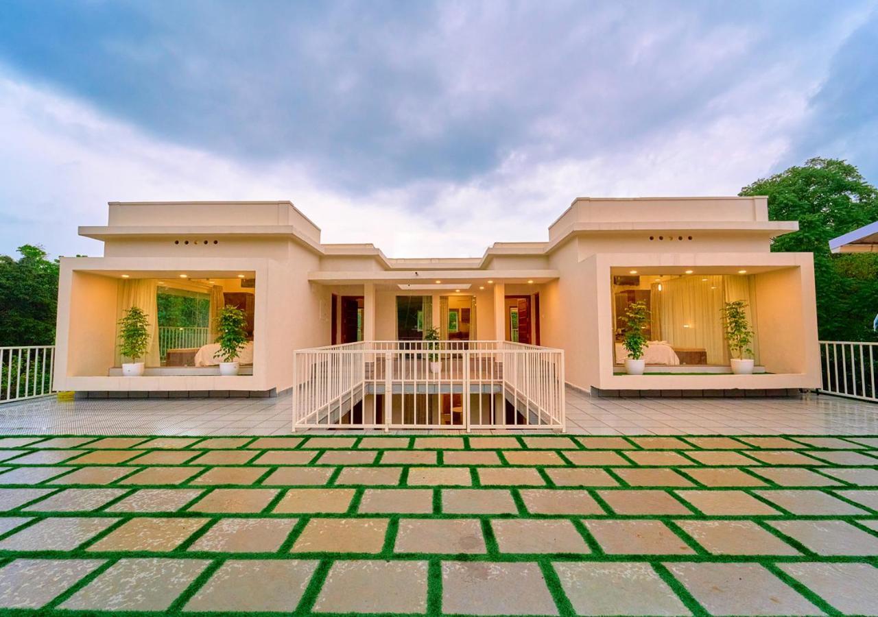 Glen Castle Vagamon Pool Resort By Voye Homes Esterno foto