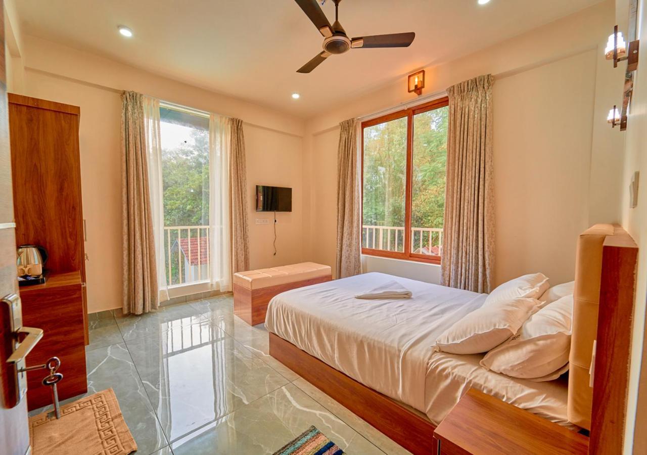Glen Castle Vagamon Pool Resort By Voye Homes Esterno foto