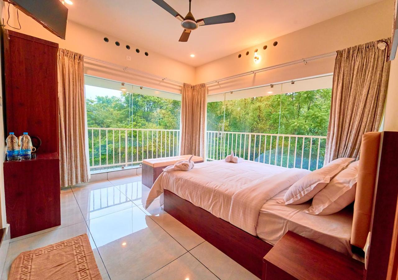 Glen Castle Vagamon Pool Resort By Voye Homes Esterno foto