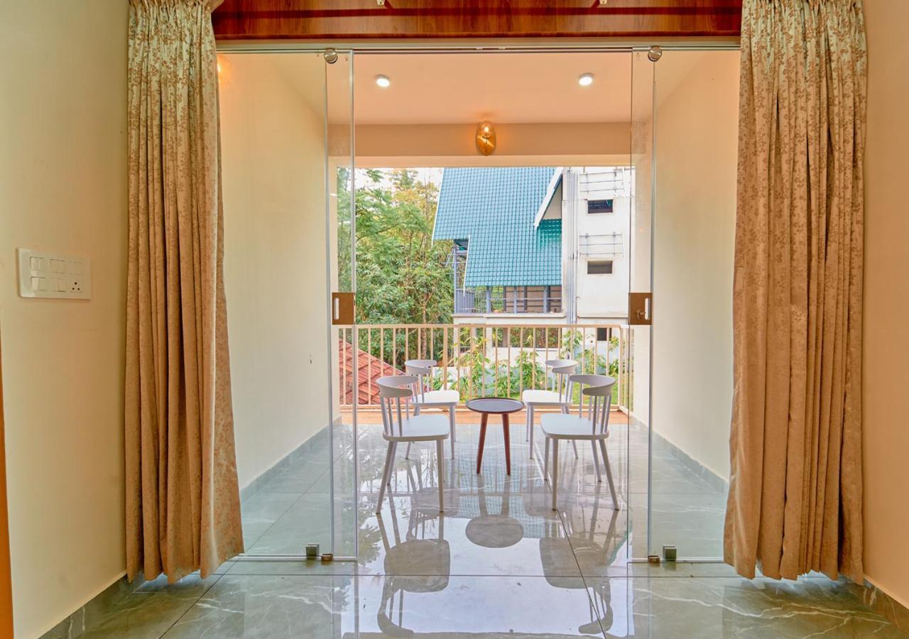 Glen Castle Vagamon Pool Resort By Voye Homes Esterno foto
