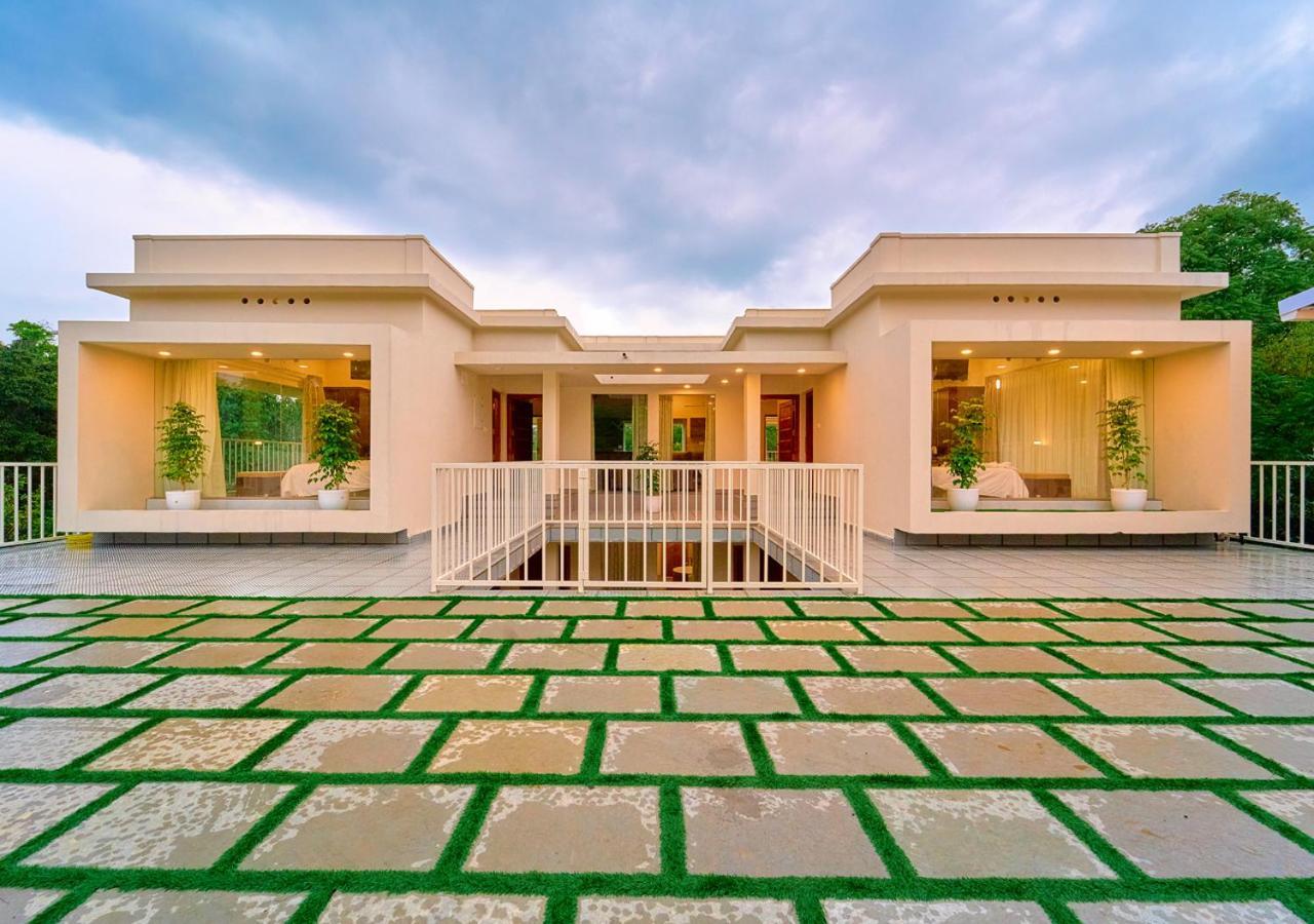 Glen Castle Vagamon Pool Resort By Voye Homes Esterno foto