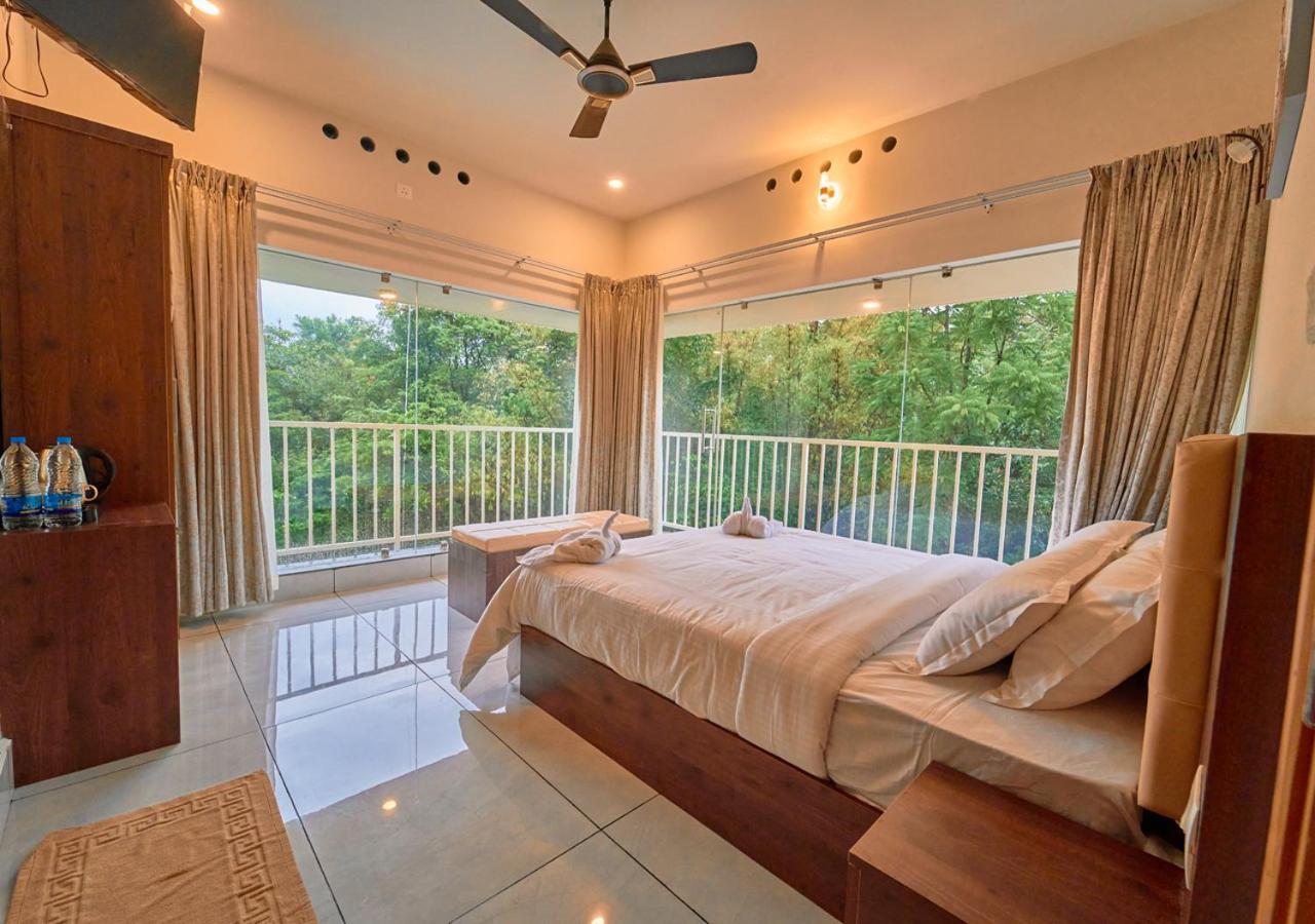 Glen Castle Vagamon Pool Resort By Voye Homes Esterno foto